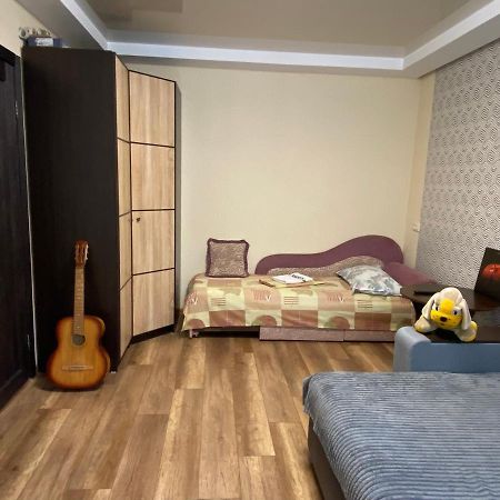 Apartment 30 M2 On Sergei Esenin 11 Kharkov Ngoại thất bức ảnh