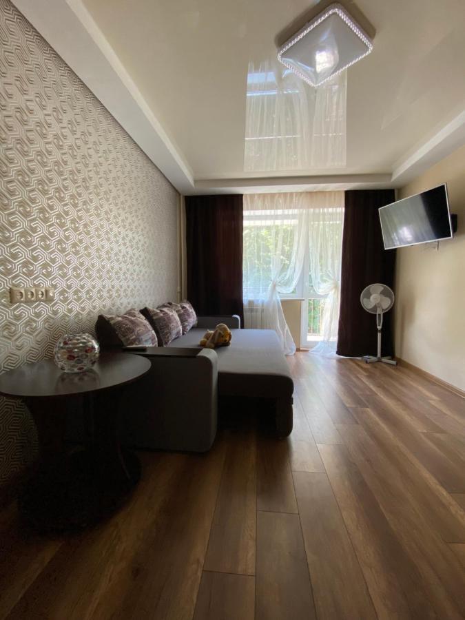 Apartment 30 M2 On Sergei Esenin 11 Kharkov Ngoại thất bức ảnh