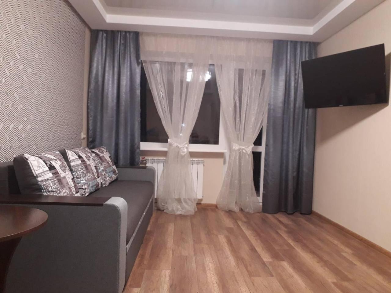 Apartment 30 M2 On Sergei Esenin 11 Kharkov Ngoại thất bức ảnh