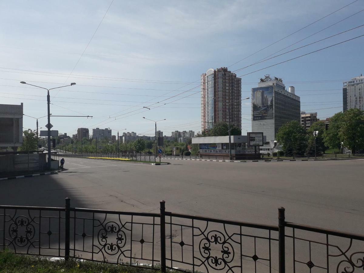 Apartment 30 M2 On Sergei Esenin 11 Kharkov Ngoại thất bức ảnh