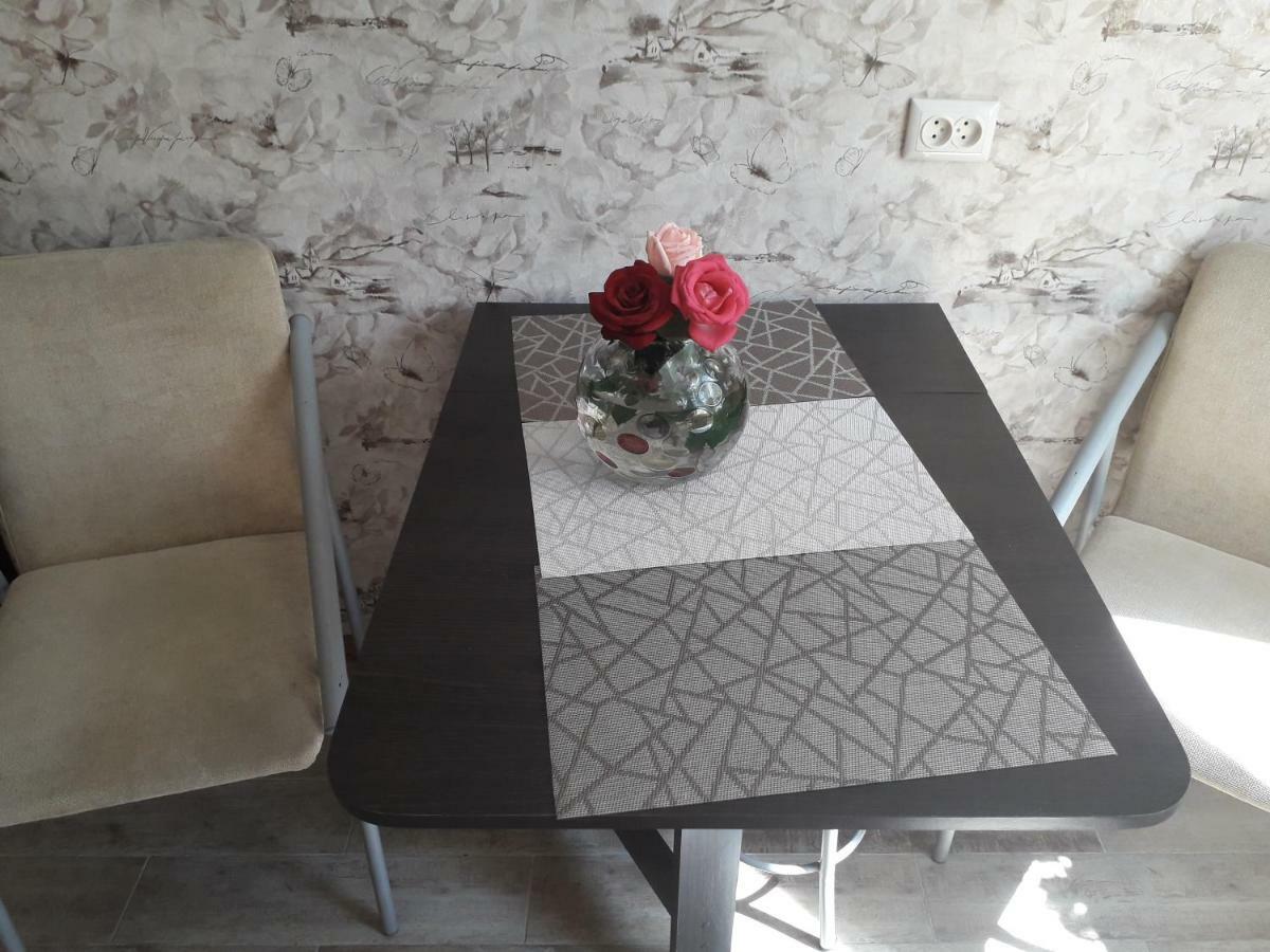 Apartment 30 M2 On Sergei Esenin 11 Kharkov Ngoại thất bức ảnh