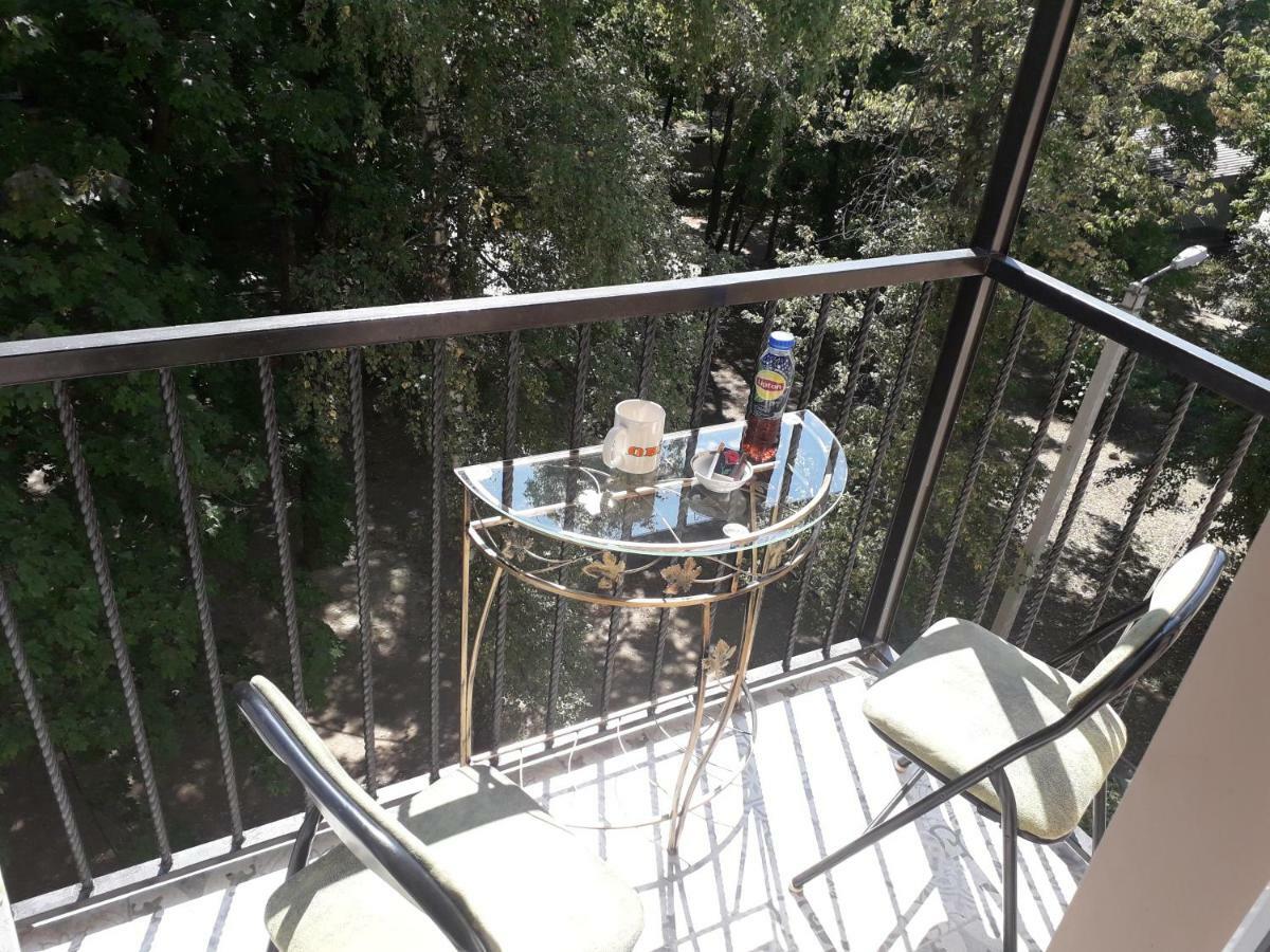 Apartment 30 M2 On Sergei Esenin 11 Kharkov Ngoại thất bức ảnh