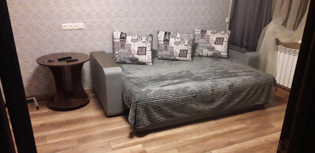 Apartment 30 M2 On Sergei Esenin 11 Kharkov Ngoại thất bức ảnh